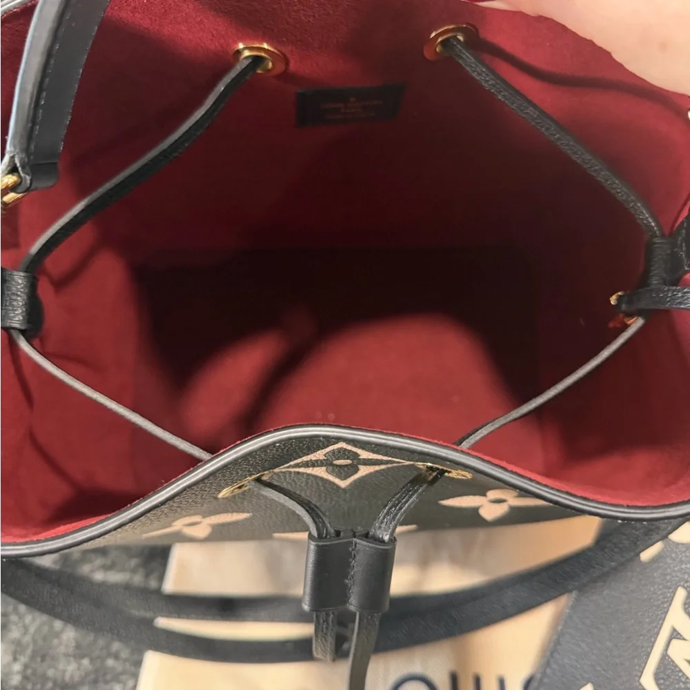 Louis Vuitton Bi-Color NeoNoe MM - Picture 11 of 13